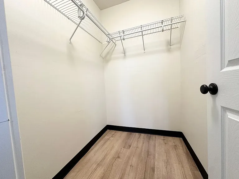 113 S Monroe Ave — Photo 3