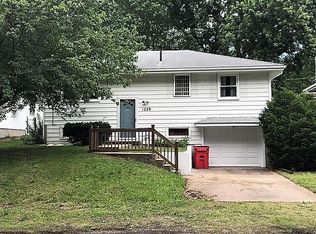 1229 Dickinson Rd, Independence, MO 64050