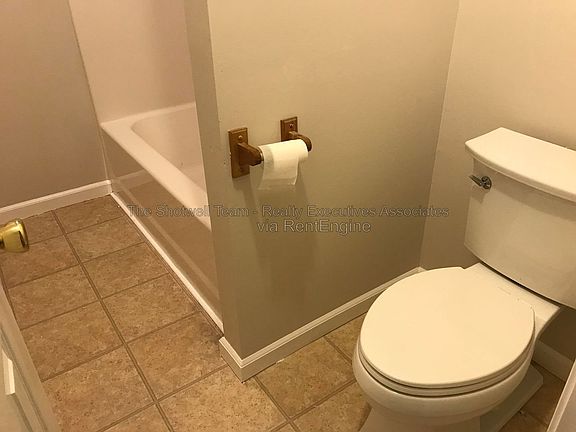 4th image of 1443 Schoolcraft Way
