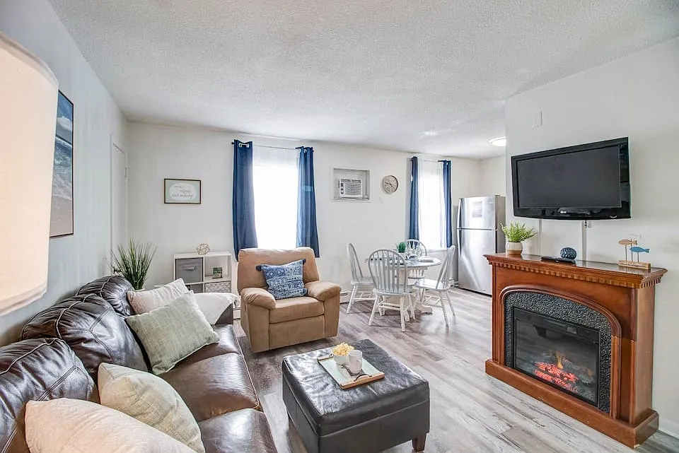 2 bed, 790 sqft, $2,200 — Photo 2