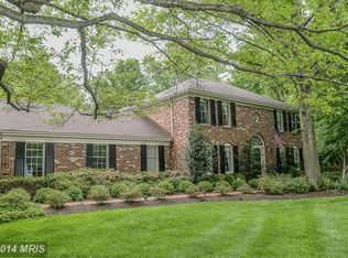 10870 Meadow Pond Ln, Oakton, VA 22124