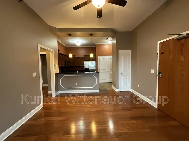 409 W Washington St #C — Photo 3