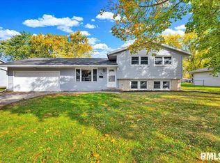 104 Robert Dr, Normal, IL 61761