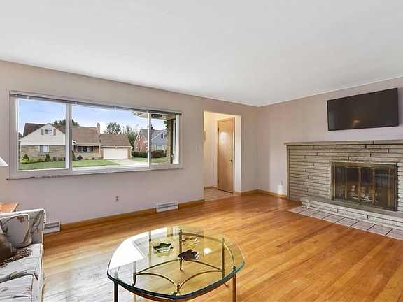 2nd image of 21920 Elizabeth Ave
