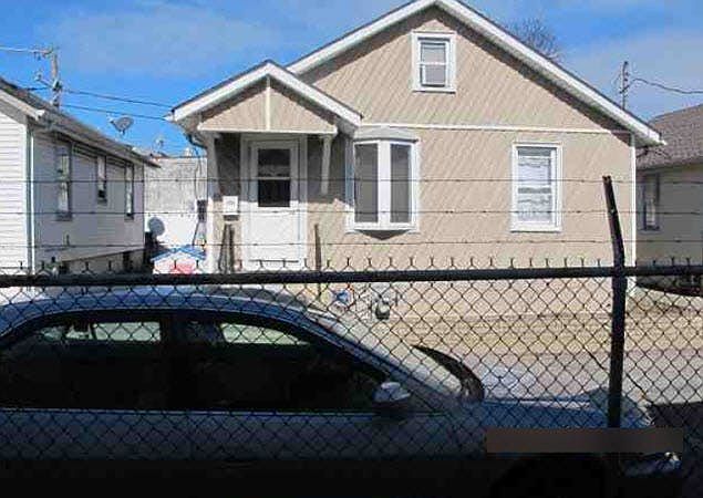 1st image of 15 Thelma Ct