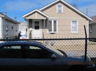 15 Thelma Ct, Freeport, NY 11520