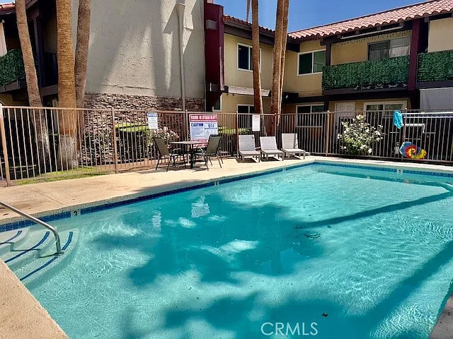 3 bed, 1000 sqft, $2,495 — Photo 4