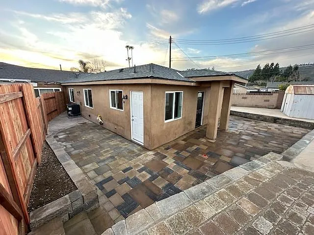 3 bed, 952 sqft, $3,200 — Photo 3