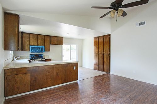 4th image of 2021 Sherwood Pl
