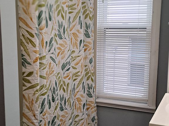 5th image of 30 Pattison St Unit 2