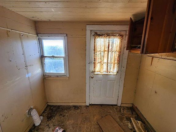 5th image of 104 3rd St