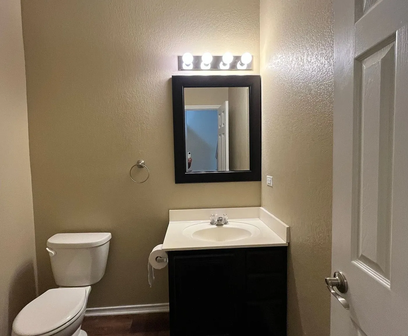 3 bed, 2.5 bath, 1770 sqft, $1,995 — Photo 4