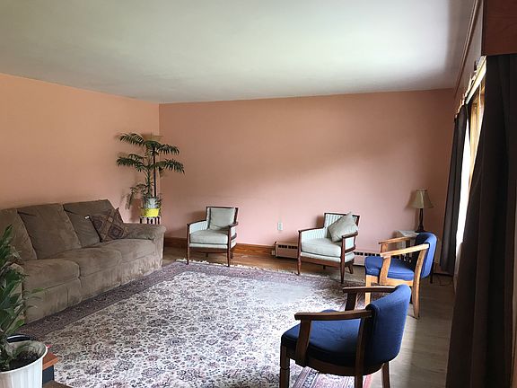 3rd image of 42 Woodland Cir