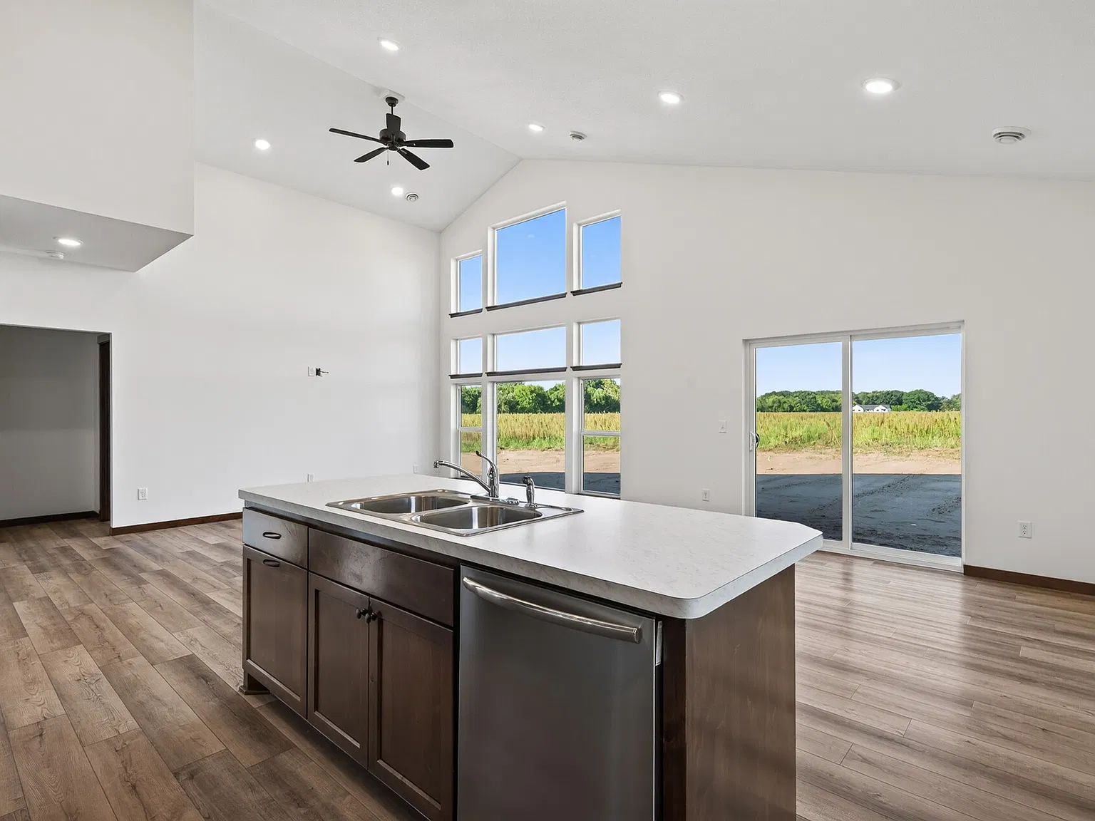3 bed, 1518 sqft, $3,200 — Photo 2