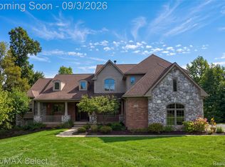 10454 Heron Ct, Fenton, MI 48430