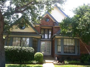 306 Cimarron Trl, Irving, TX 75063