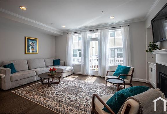 3rd image of 811 Francis Harris Pl