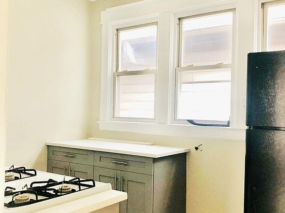 2nd image of 15 Clifton Pl #1L