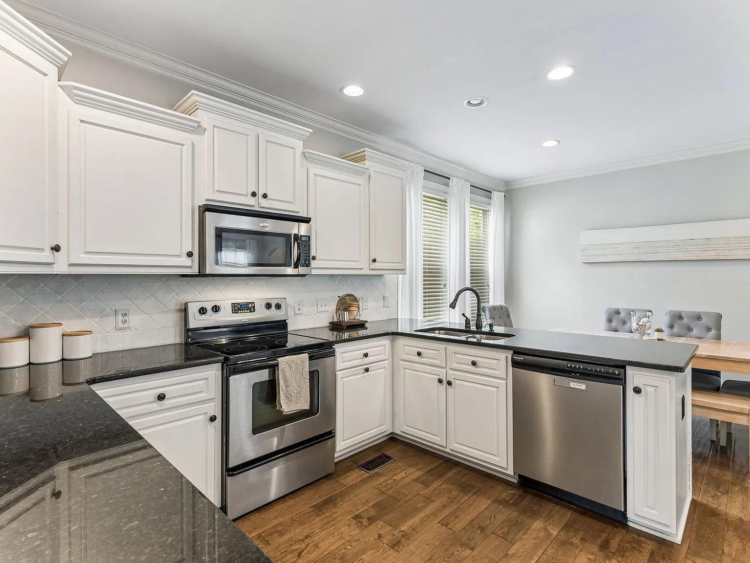 4 bed, 3401 sqft, $4,600 — Photo 4