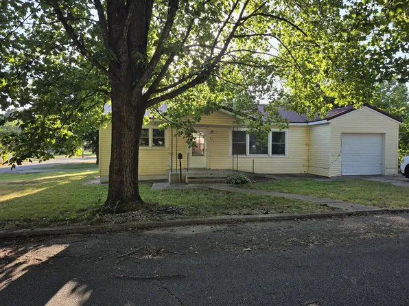 611 S Harrison Avenue, Aurora, MO 65605