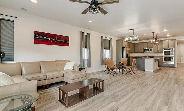 5 bed, 3913 sqft, $3,650 — Photo 3
