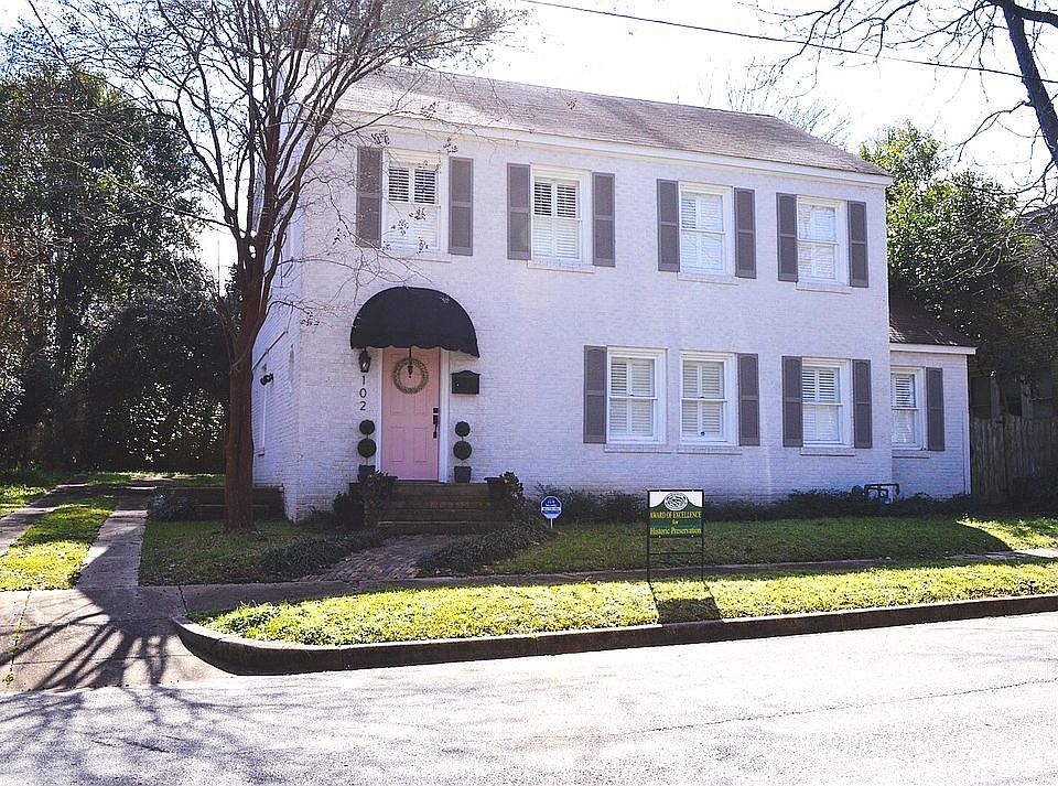 1st image of 102 E Park Ave