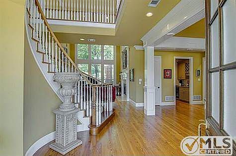 2nd image of 2809 Edgewood Ln