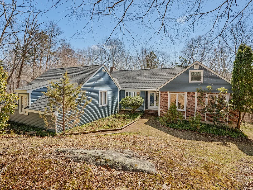 20 King James Dr