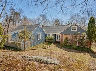 20 King James Dr, East Lyme, CT 06333