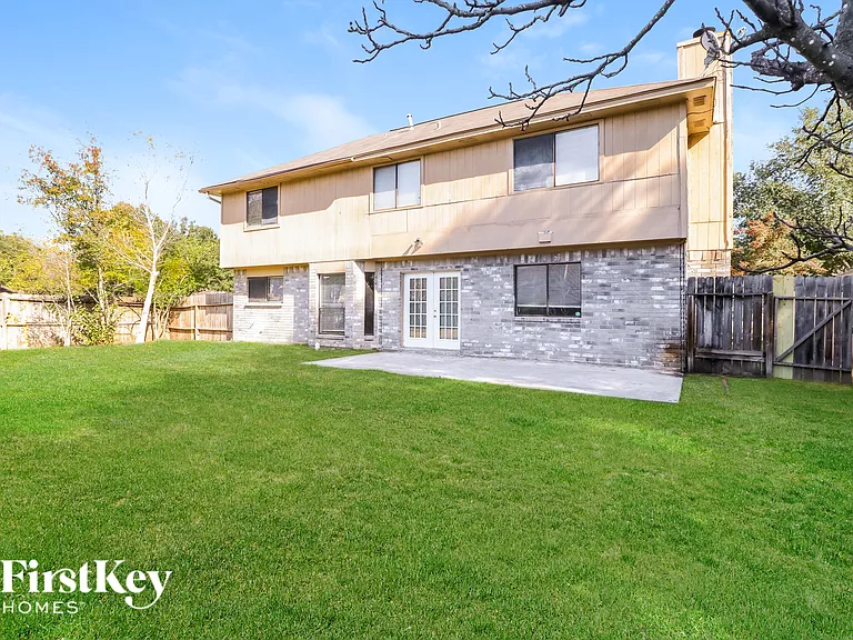 7447 Woodland West Dr — Photo 14