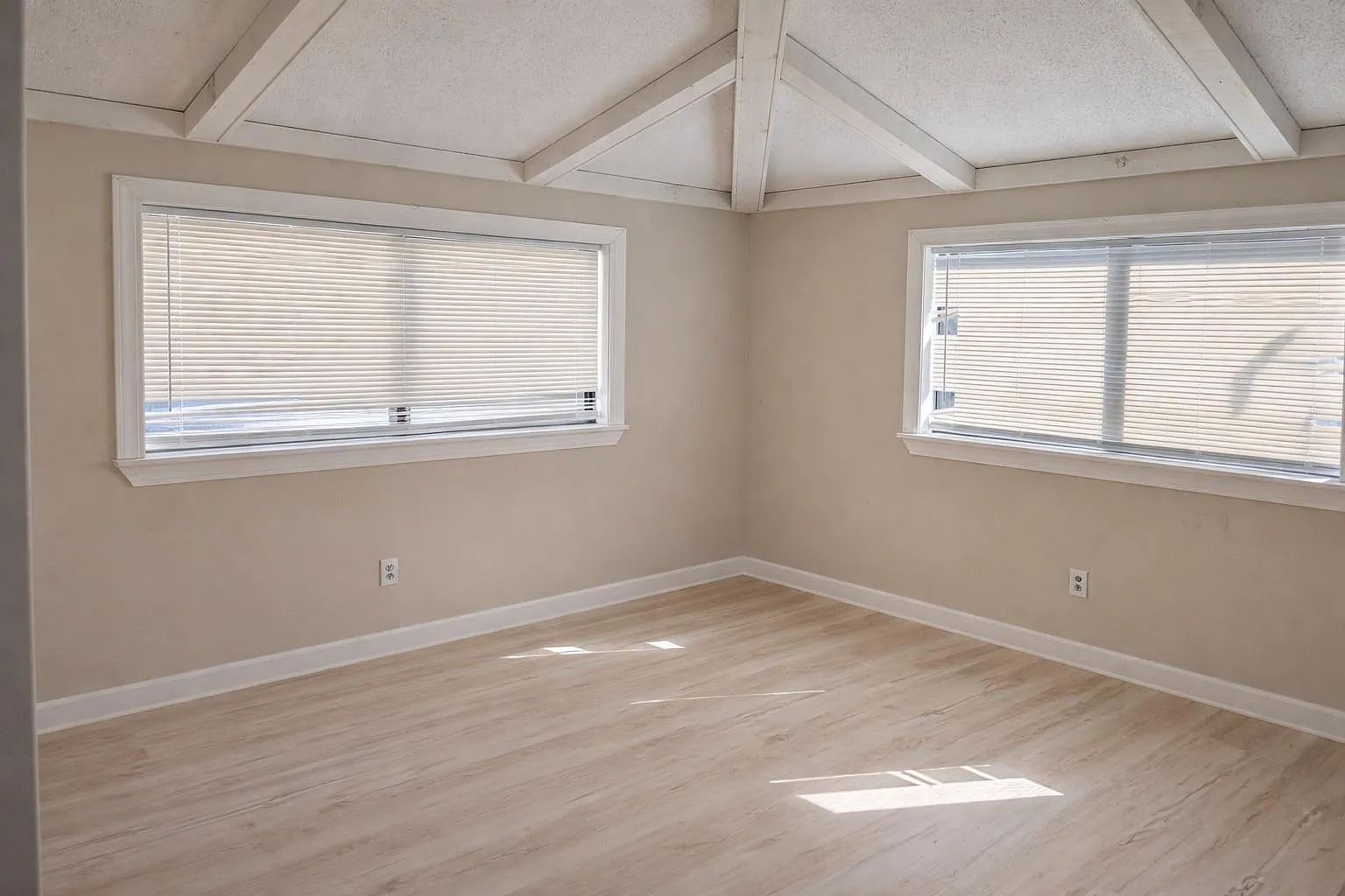 4 bed, 3.5 bath, 3388 sqft, $3,000 — Photo 4