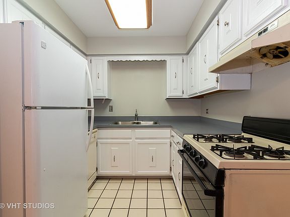 5th image of 3640 W 119th St Unit 30