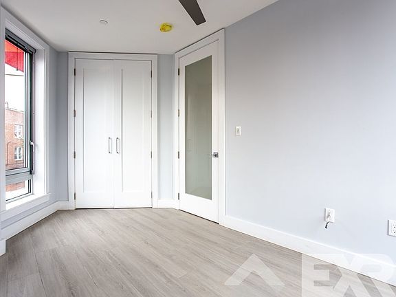 5th image of 975 Liberty Ave #2F