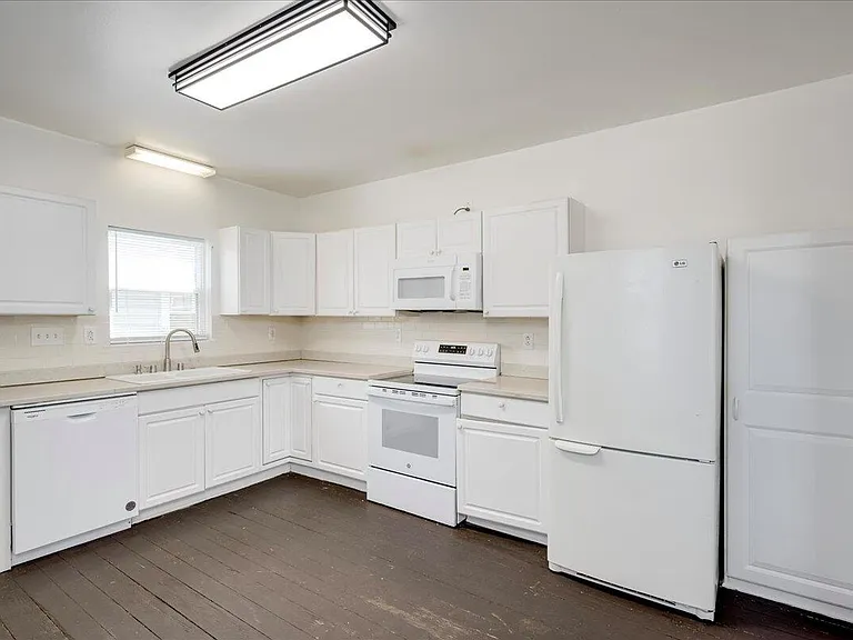 1606 Broad St — Photo 7