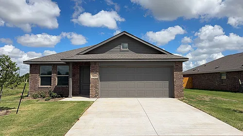 1925 Honey Locust Dr Photo 1