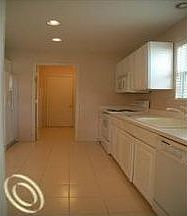 4th image of 446 Woodvale Dr #1