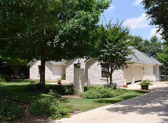 3rd image of 2809 Ashley Oak Dr