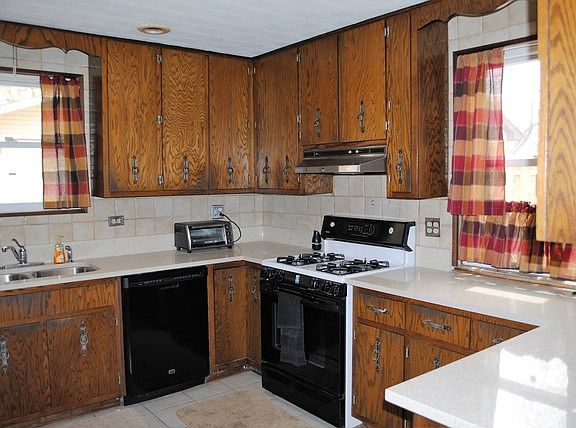 4th image of 323 Nokomis St