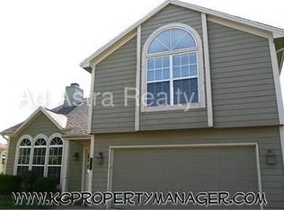 2621 SE Winchester Dr, Lees Summit, MO 64063