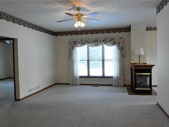 3rd image of 110 Gleneagle Dr