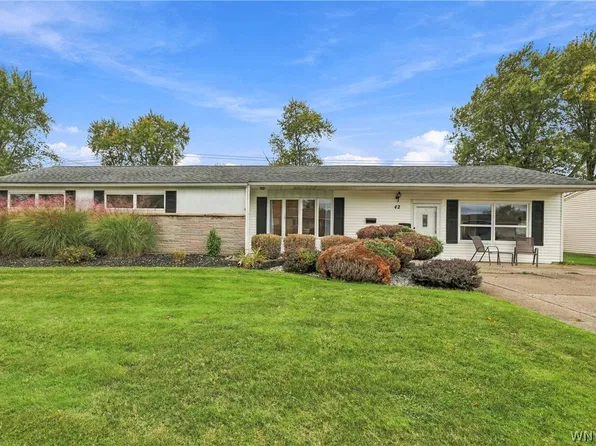 42 Alys Dr E, Depew, NY 14043