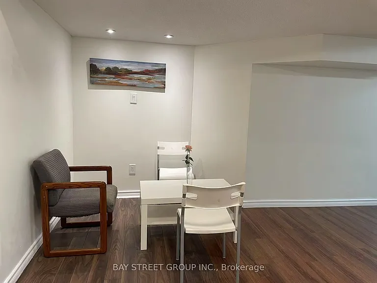2589 Addingham Cres — Photo 16