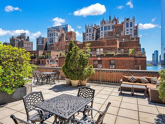5th image of 305 E 40th St APT 17C