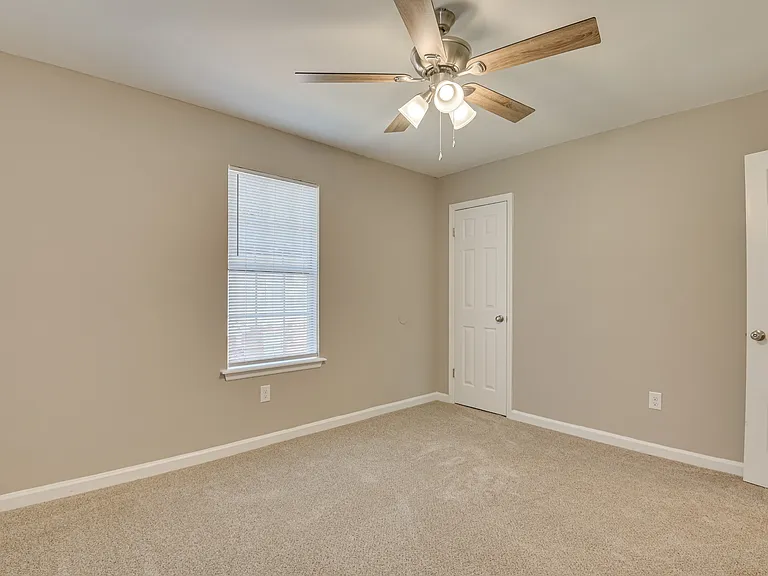 120 Chalet North Ct — Photo 22