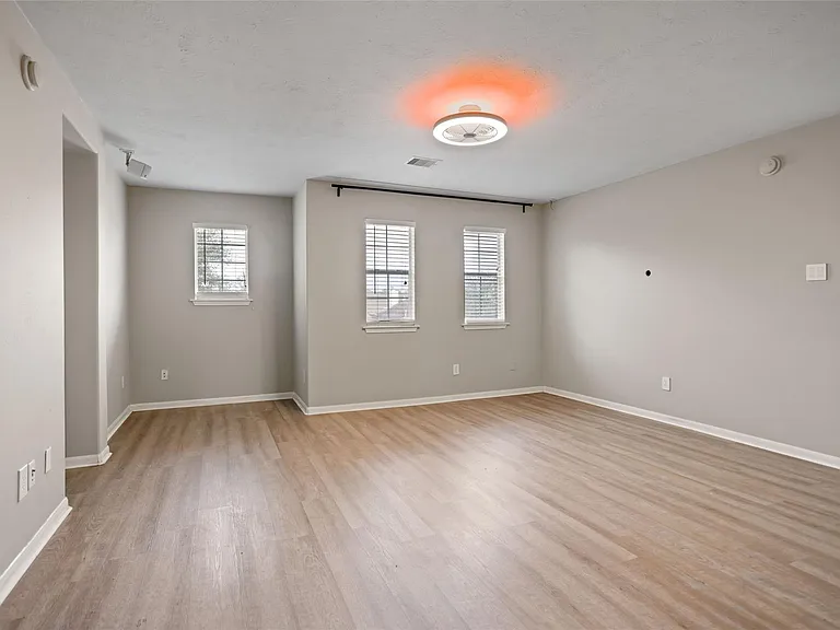 30322 Deleon Fields Dr — Photo 25