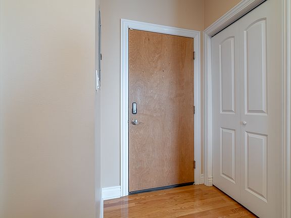 2nd image of 4962 N Milwaukee Ave APT 4C