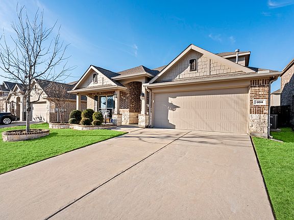 2nd image of 804 Skytop Dr