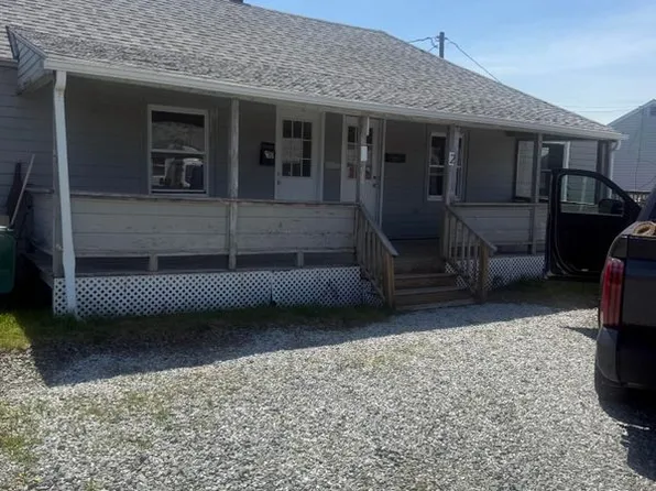 12 Jones St #4, Hampton, NH 03842