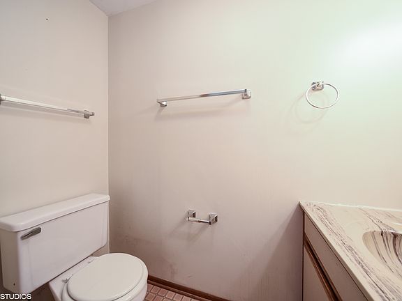 5th image of 463 Meadow Hill Ln