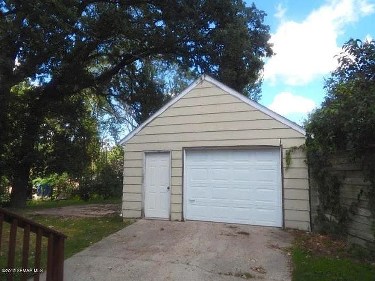 623 Sheridan St — Photo 4